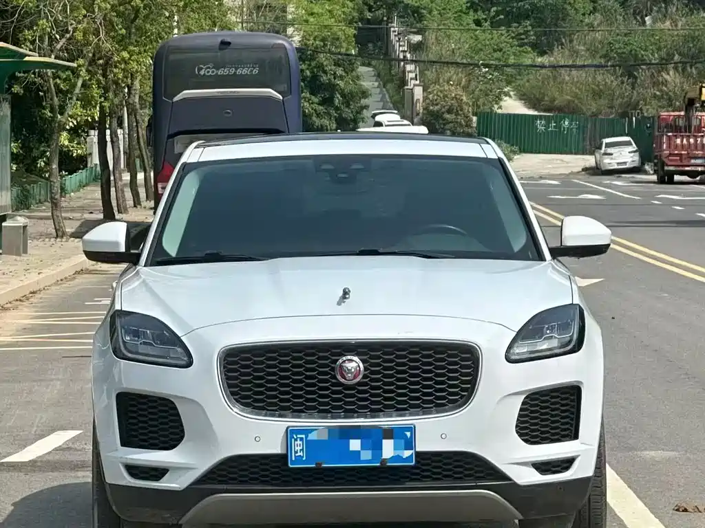 Jaguar E-PACE 2021 — фото 2