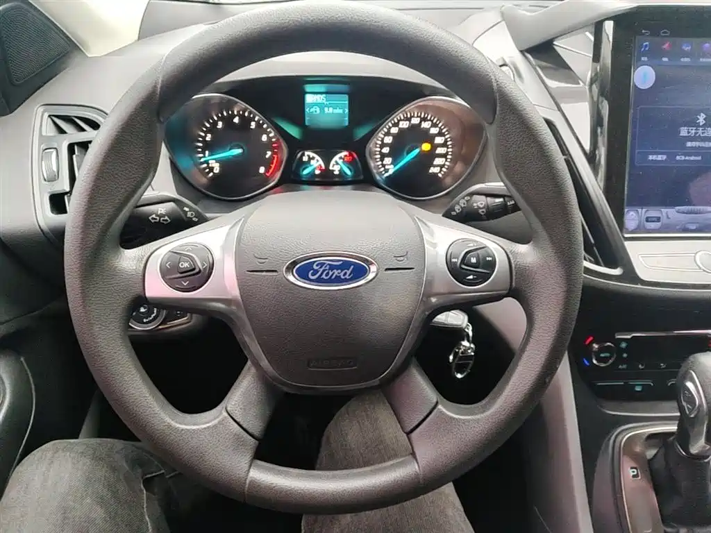 Ford Kuga 2016 — фото 11