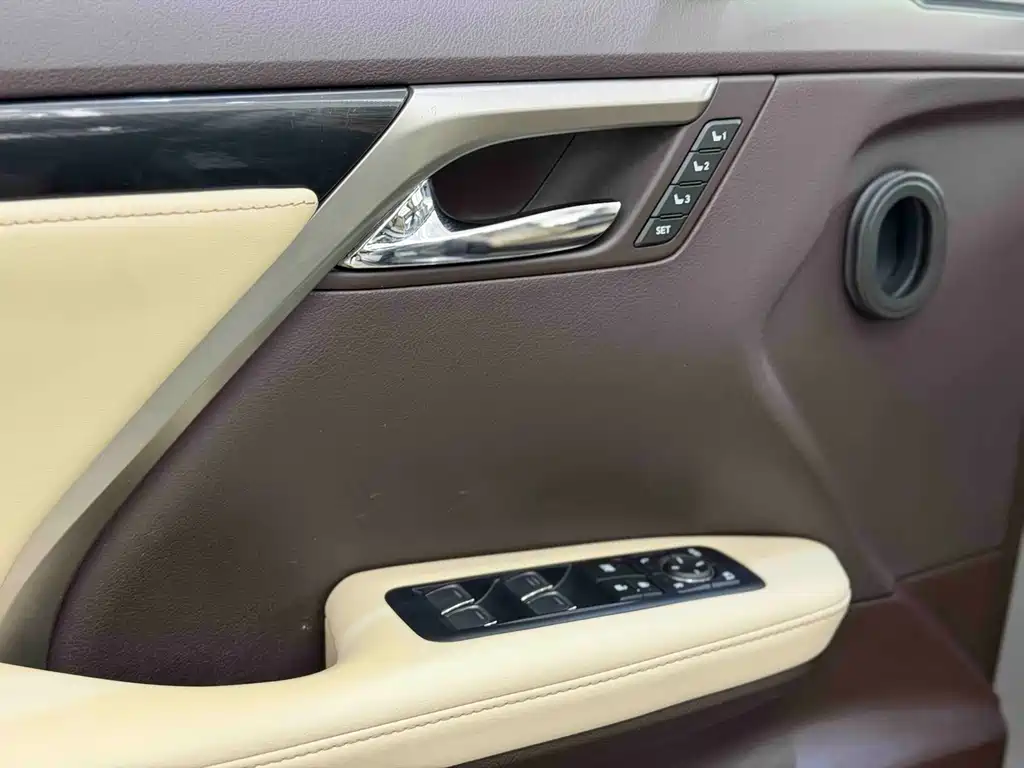 Lexus RX 2018 — фото 10