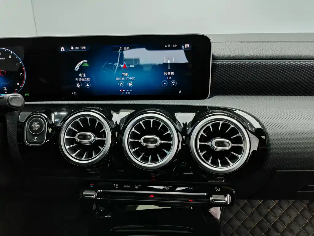 Mercedes-Benz A-Class 2020 — фото 17