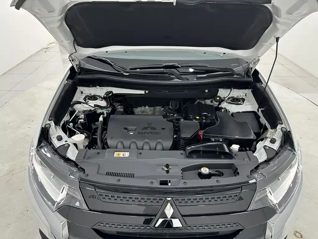 Mitsubishi Outlander 2022 — фото 18