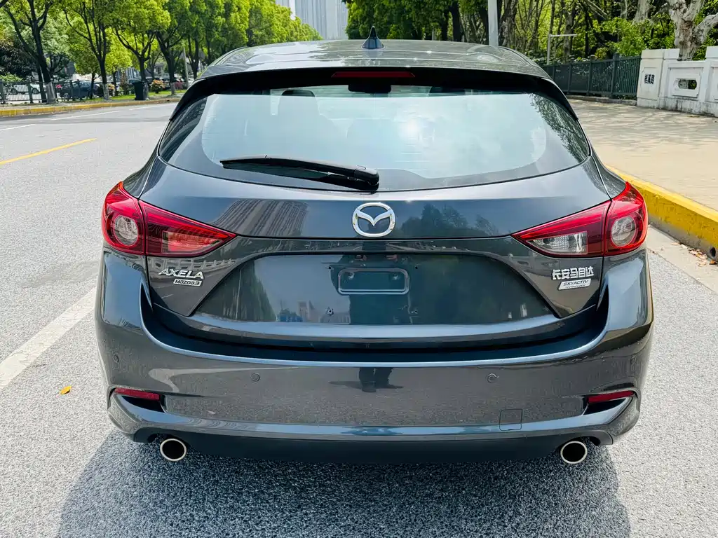 Mazda 3 Axela 2018 — фото 11
