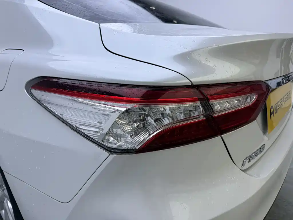 Toyota Camry 2019 — фото 10
