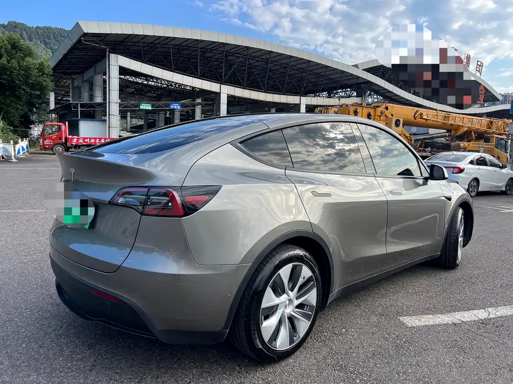 Tesla Model Y 2022 — фото 9