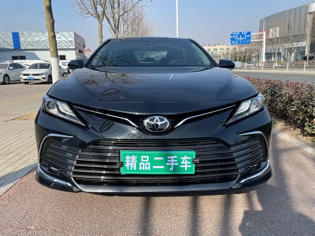 Toyota Camry 2021 — фото 2