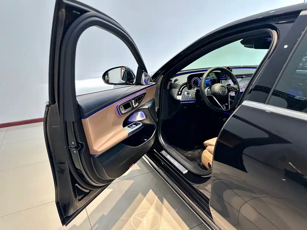 Mercedes-Benz E-Class 2025 — фото 10