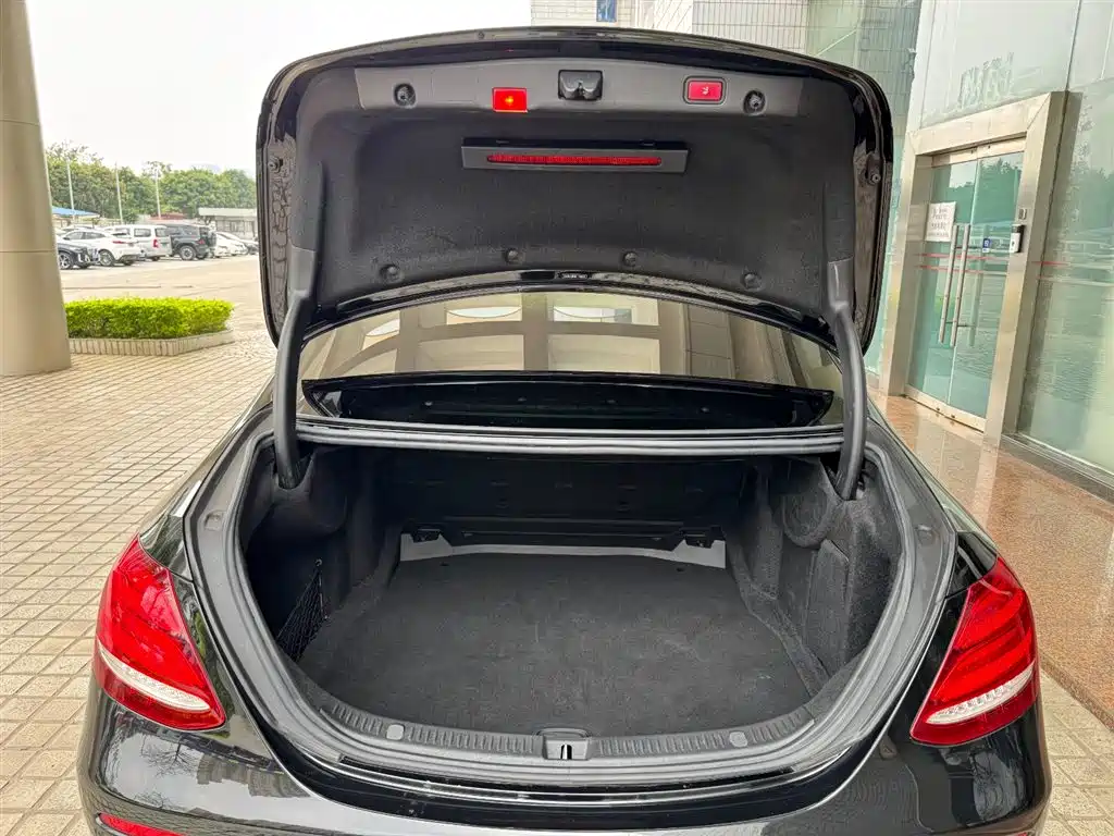 Mercedes-Benz E-Class 2017 — фото 13