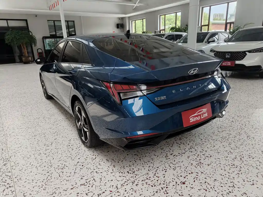 Hyundai Elantra 2023 — фото 23