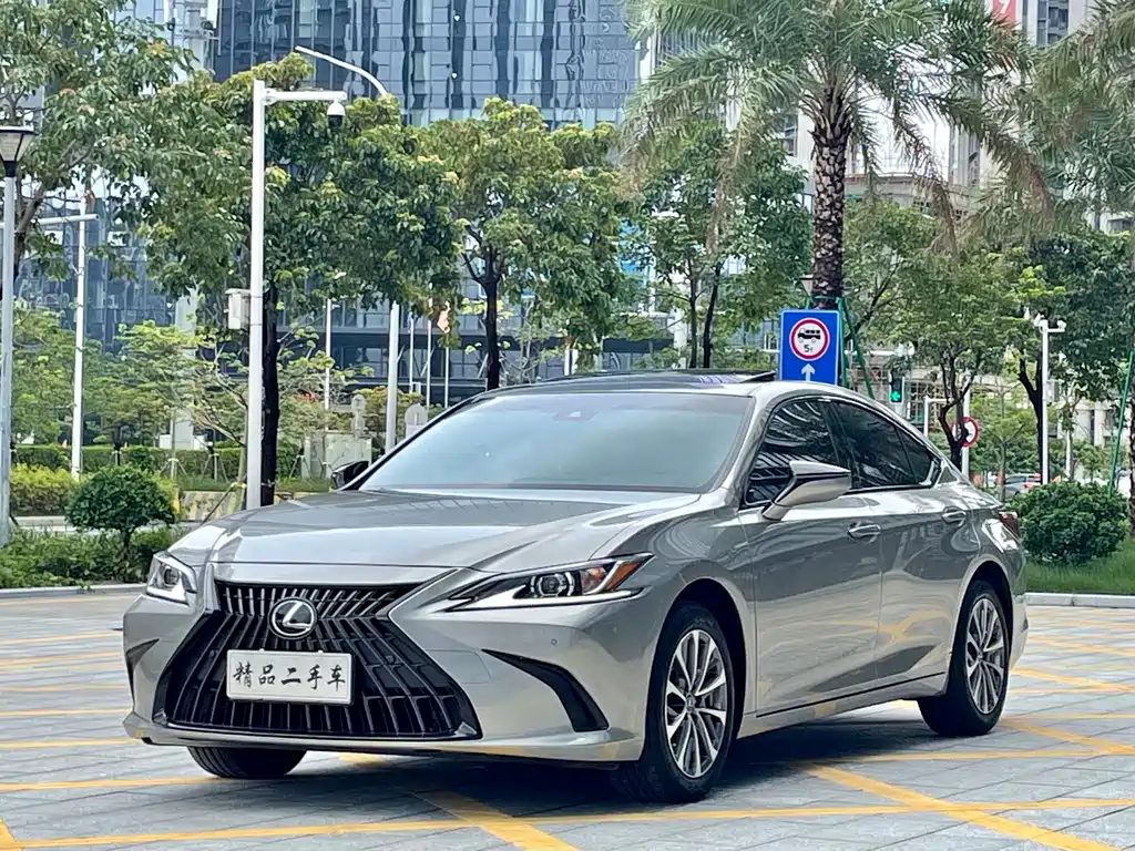 Lexus ES 2023