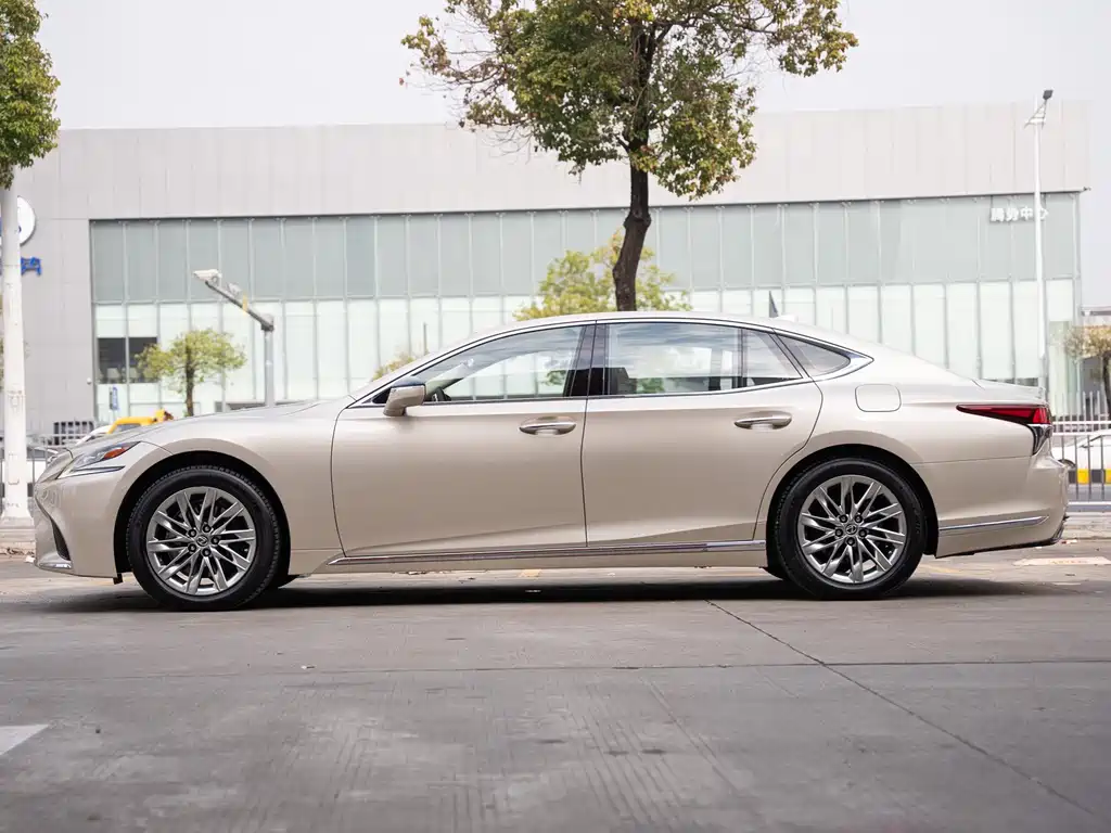 Lexus LS 2018