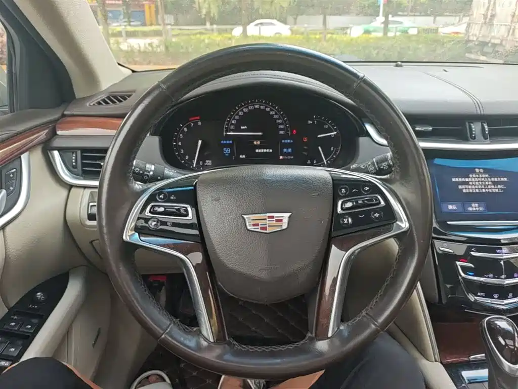 Cadillac XTS 2017 — фото 11