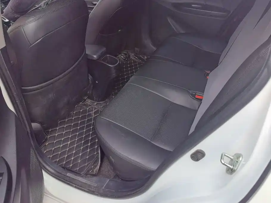 Toyota Yaris L 2019 — фото 11