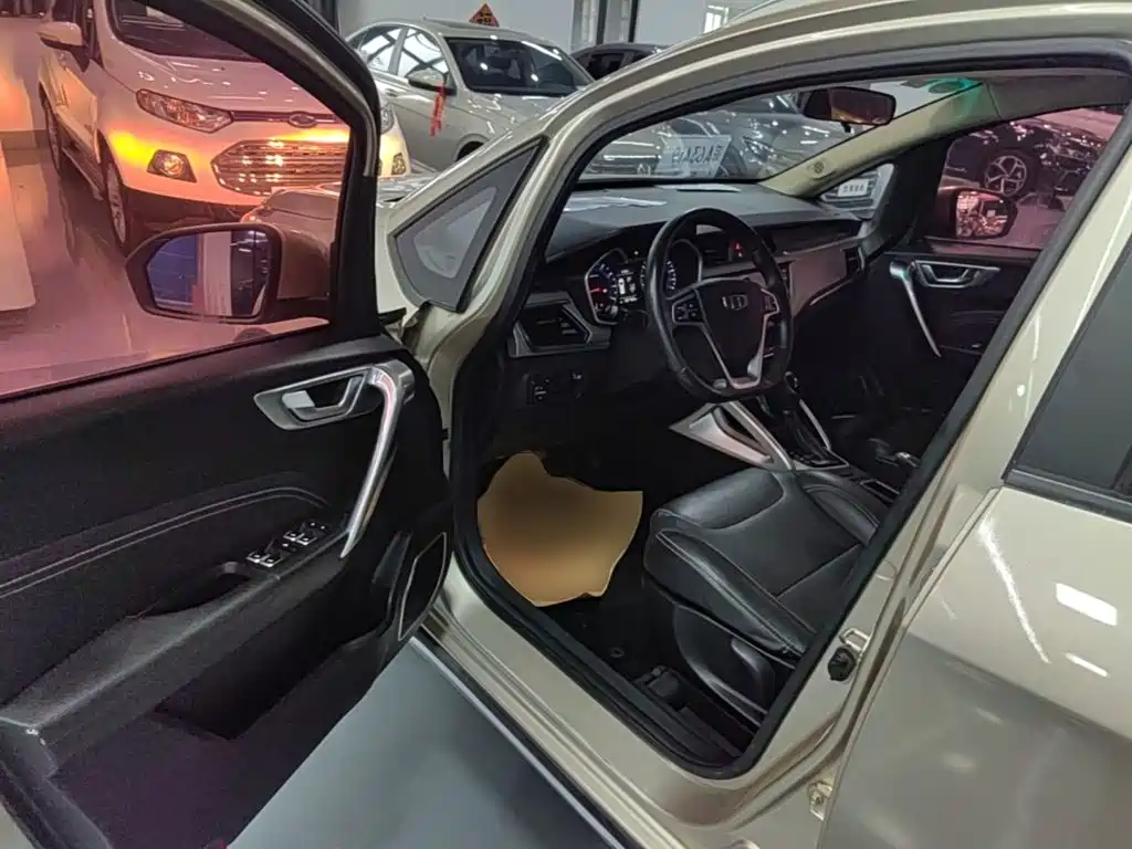 Geely Vision X3 2018 — фото 16