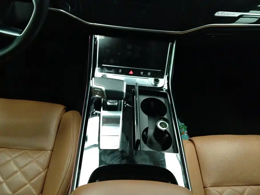 Audi A8 2021 — фото 16