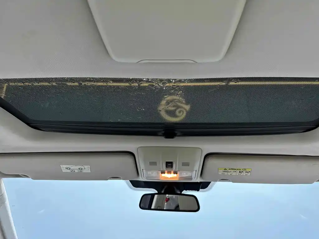 Land Rover Discovery 2015 — фото 14