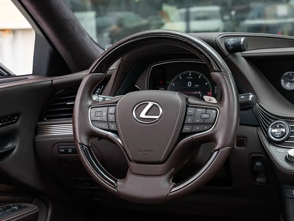 Lexus LS 2018 — фото 14