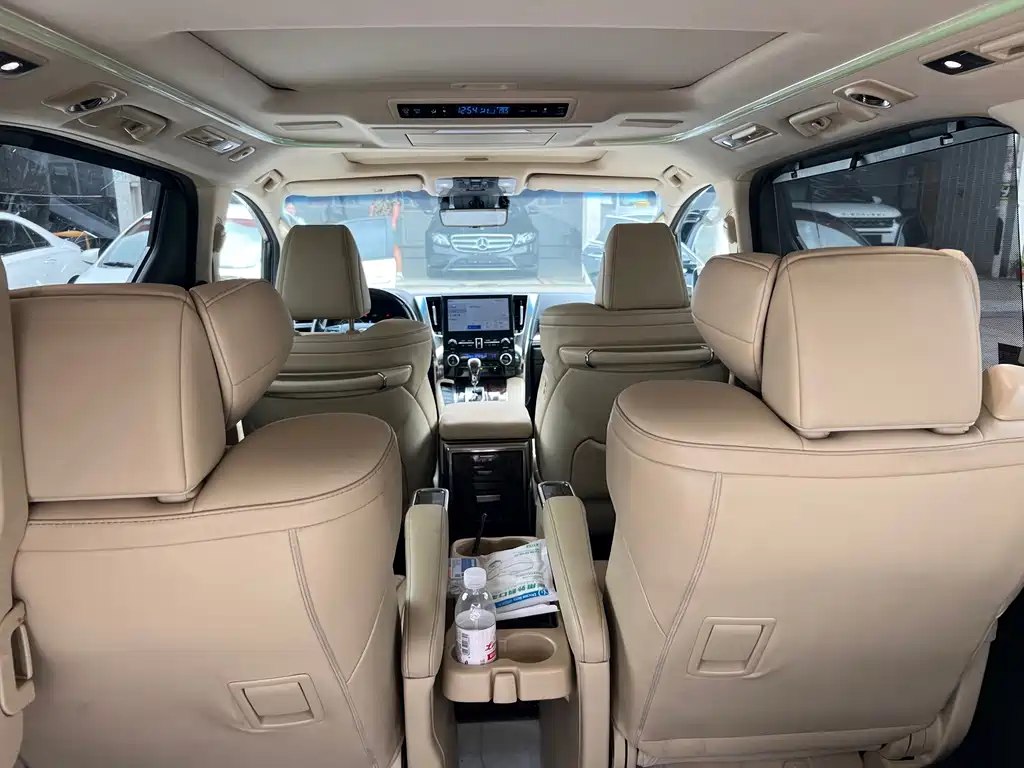 Toyota Alphard 2021 — фото 13