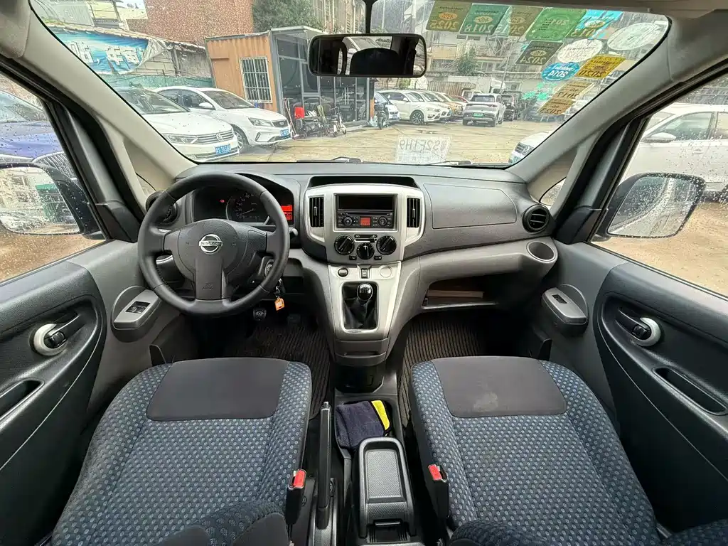 Nissan NV200 2011