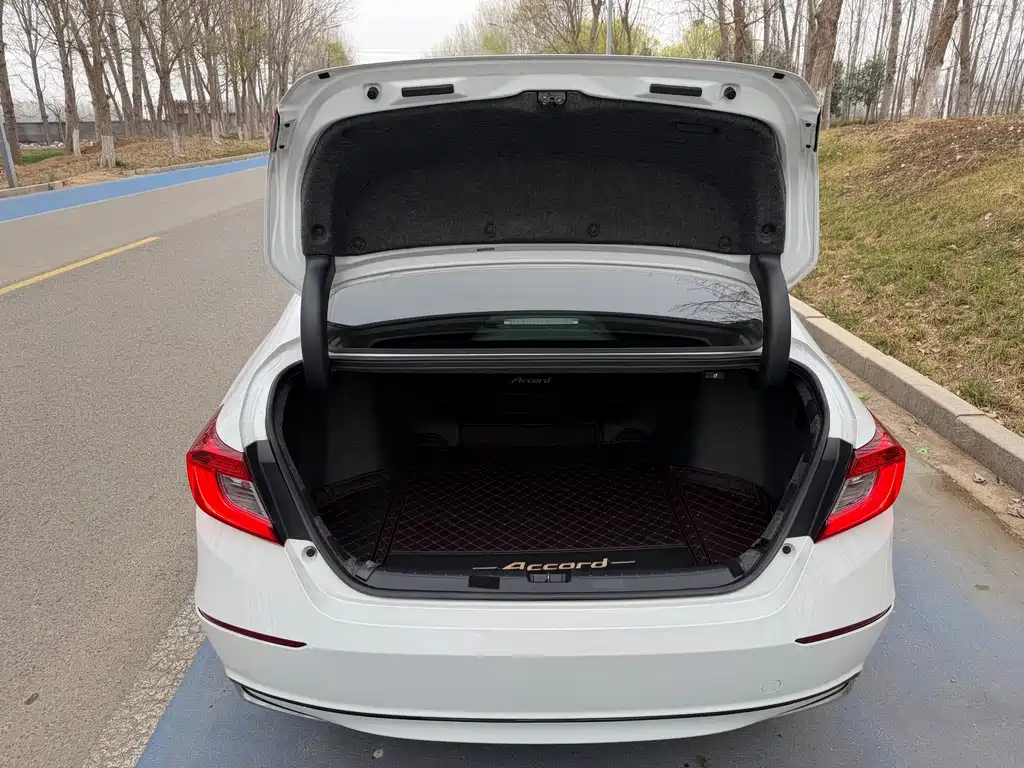 Honda Accord 2020 — фото 17