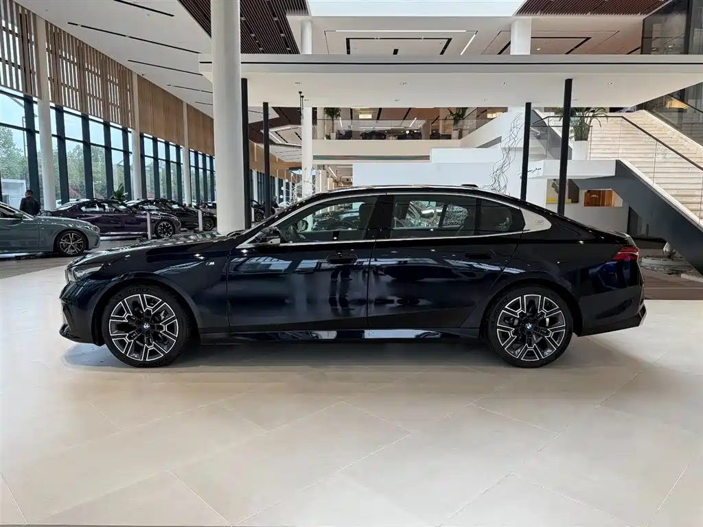 BMW 5 Series 2025