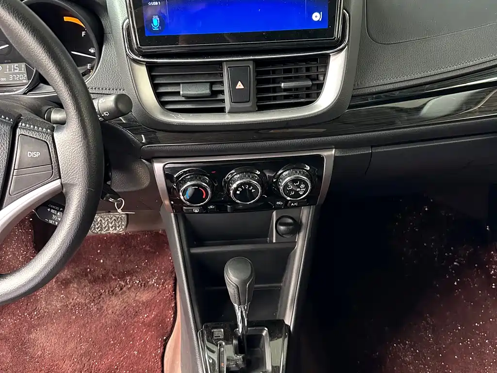 Toyota Yaris L 2022 — фото 9