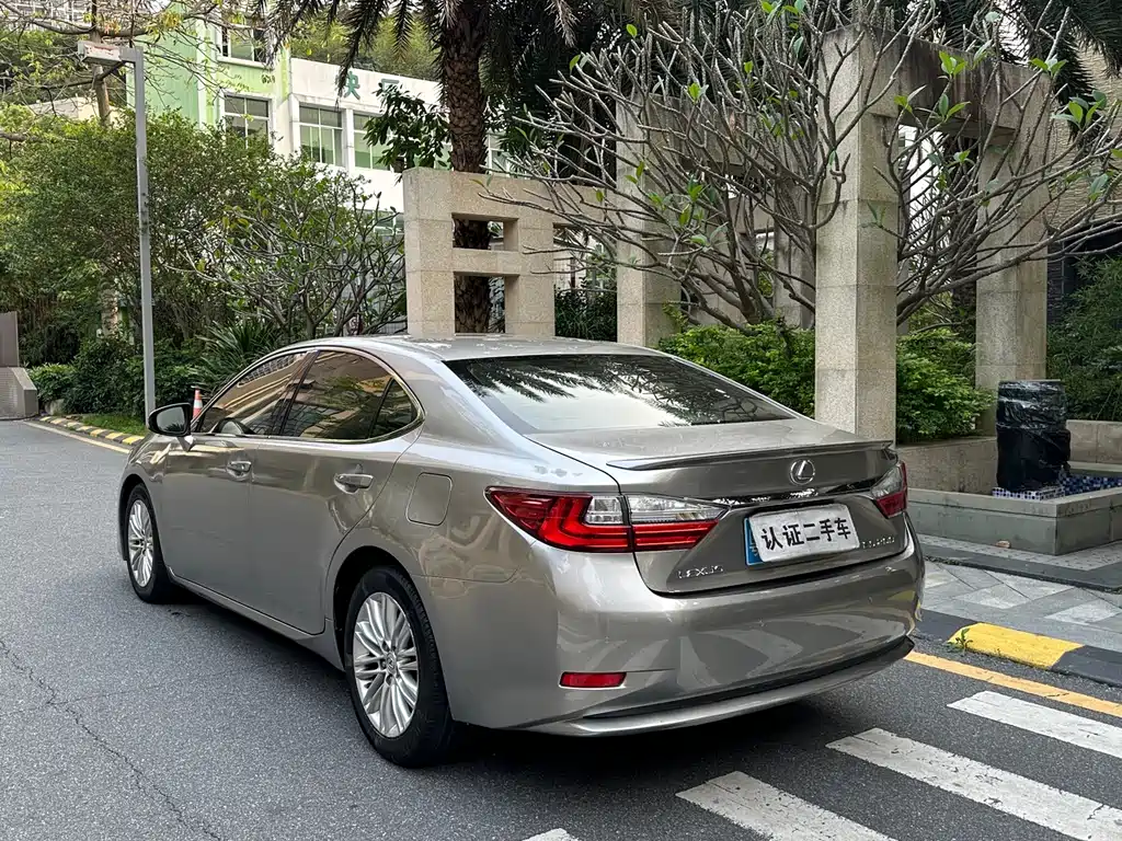 Lexus ES 2016 — фото 5