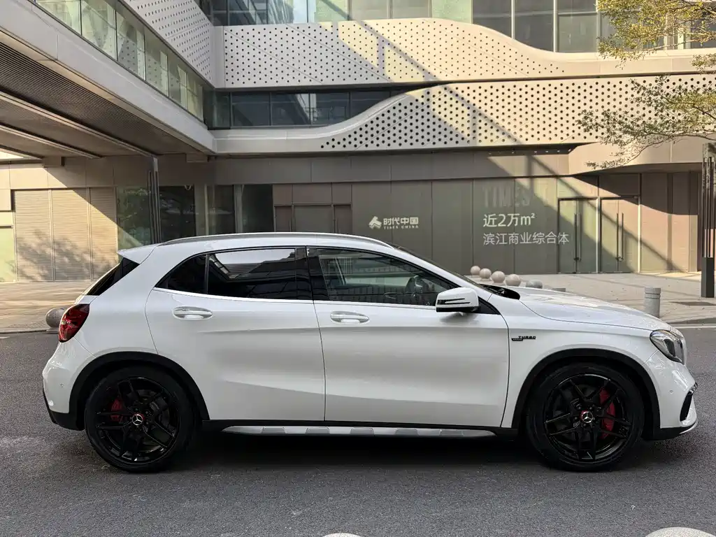 Mercedes-Benz GLA AMG 2019 — фото 4