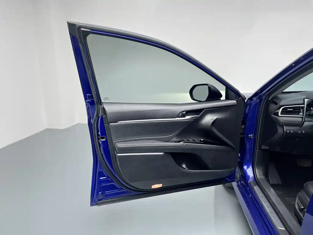 Toyota Camry 2023 — фото 22