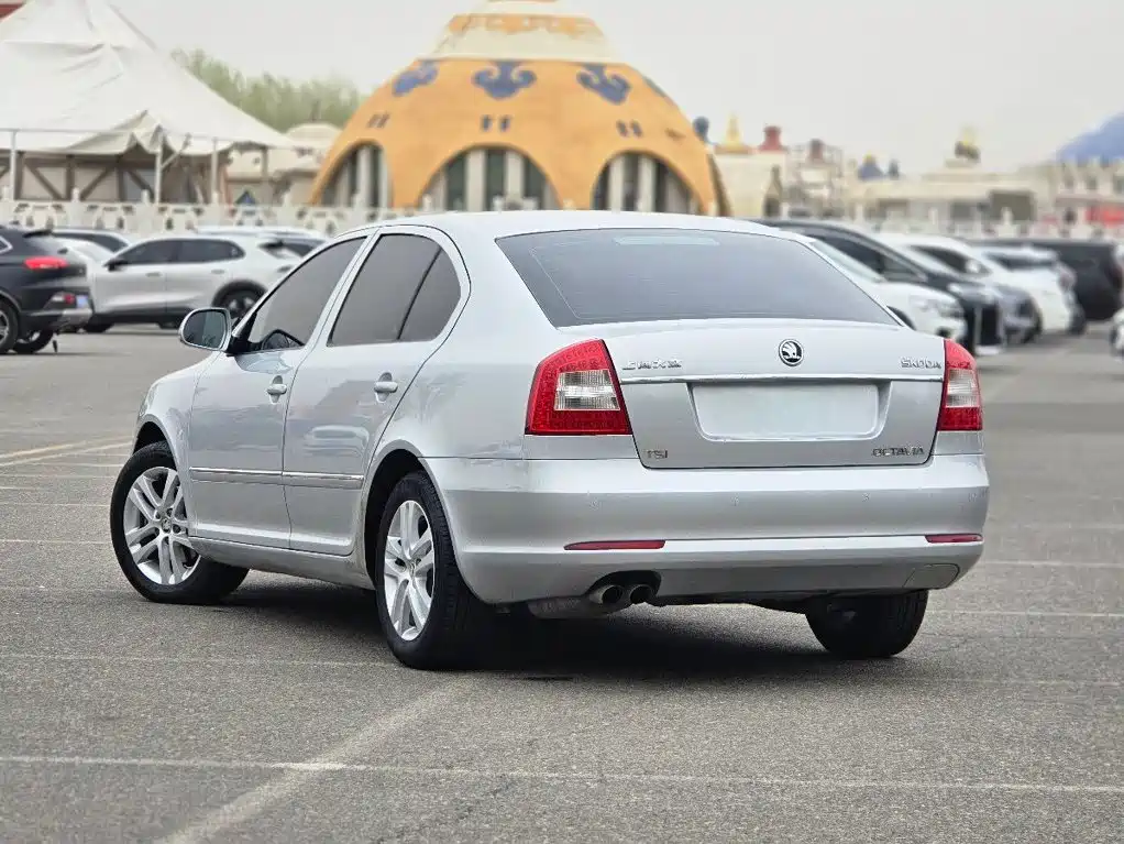 Skoda Octavia 2014 — фото 9