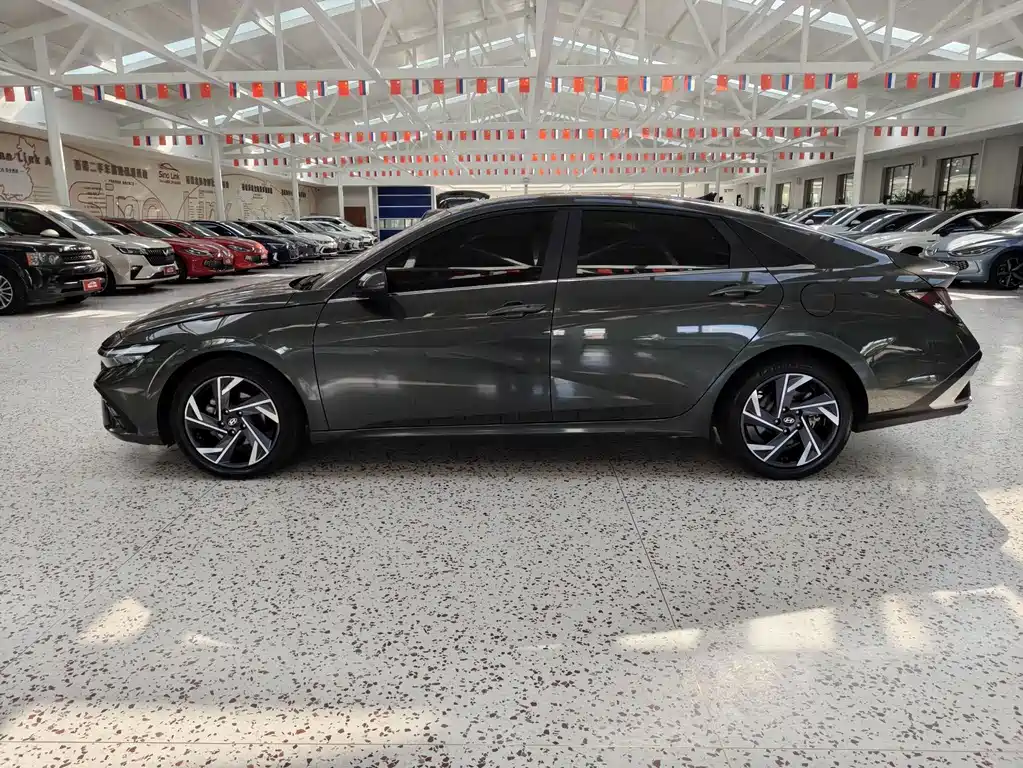Hyundai Elantra 2023