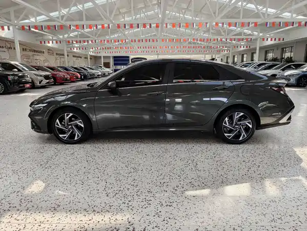 Hyundai Elantra 2023