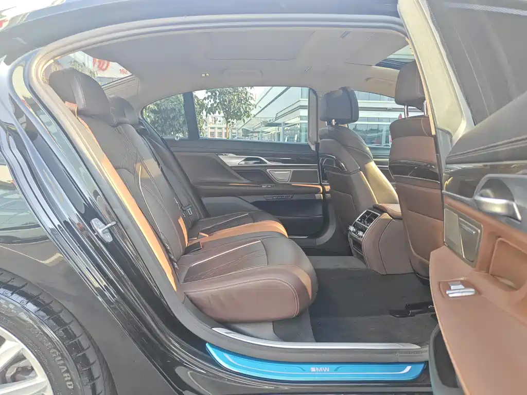 BMW 7 Series 2019 — фото 14