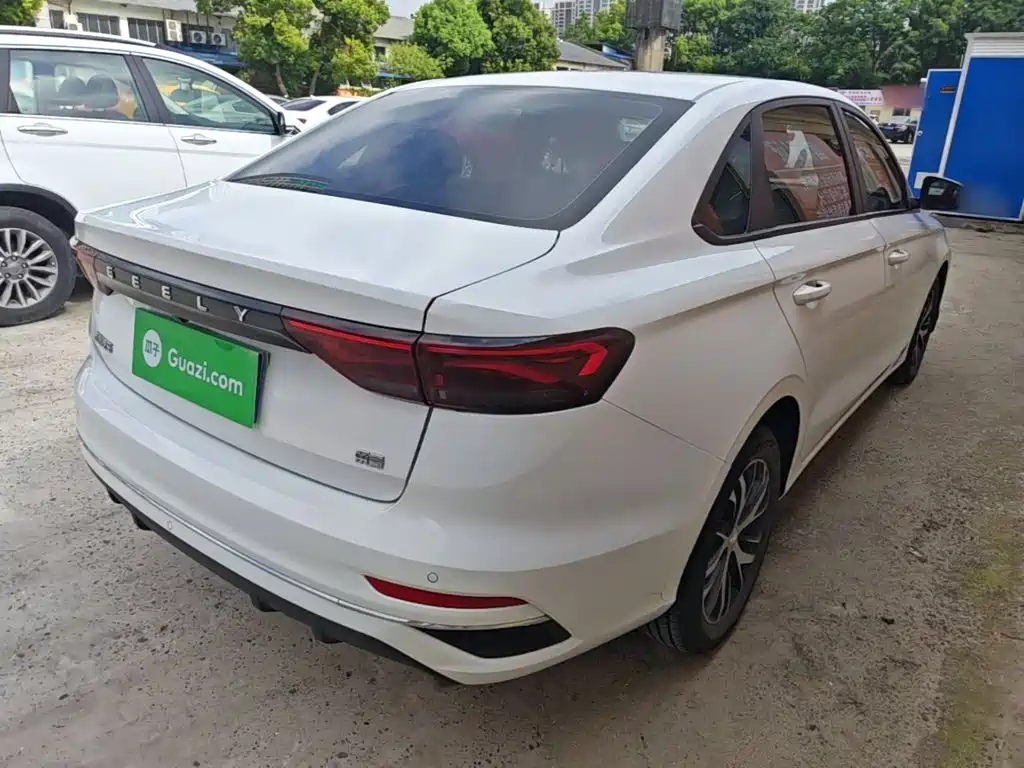 Geely Emgrand 2024