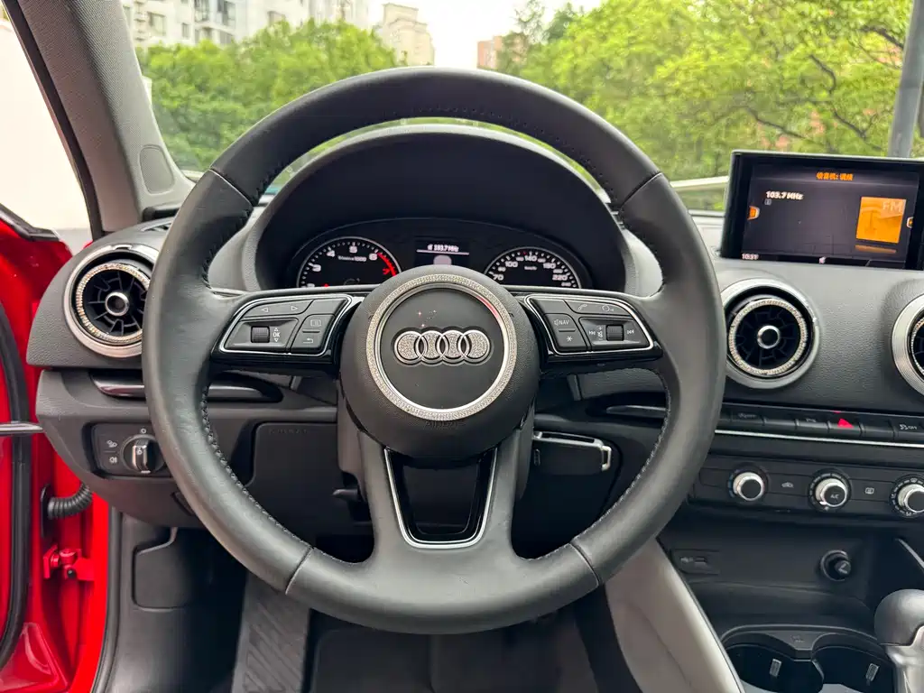 Audi A3 2019 — фото 10