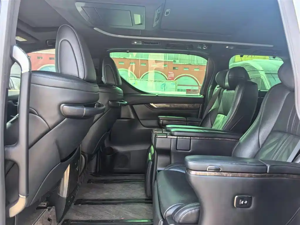 Toyota Alphard 2019 — фото 8