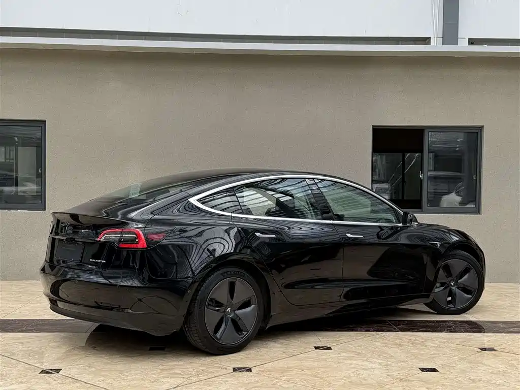 Tesla Model 3 2019 — фото 13