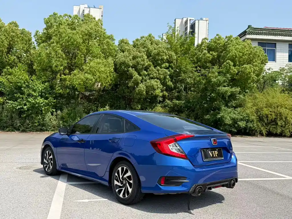 Honda Civic 2018 — фото 6
