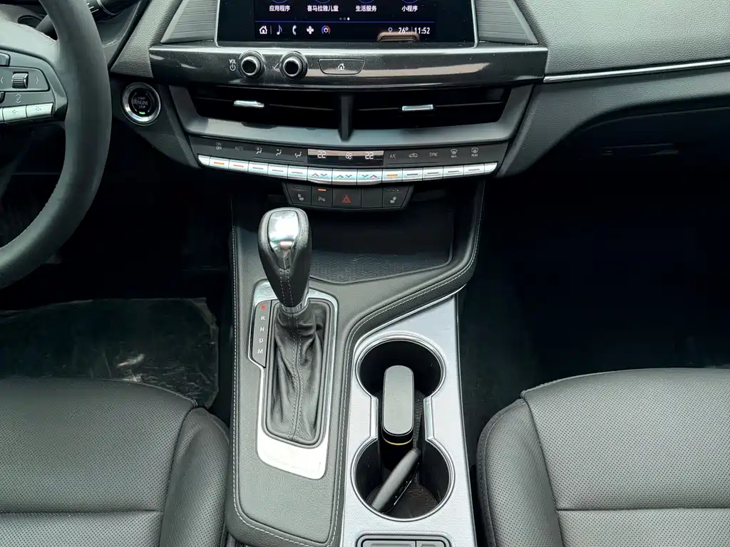 Cadillac CT4 2024 — фото 16