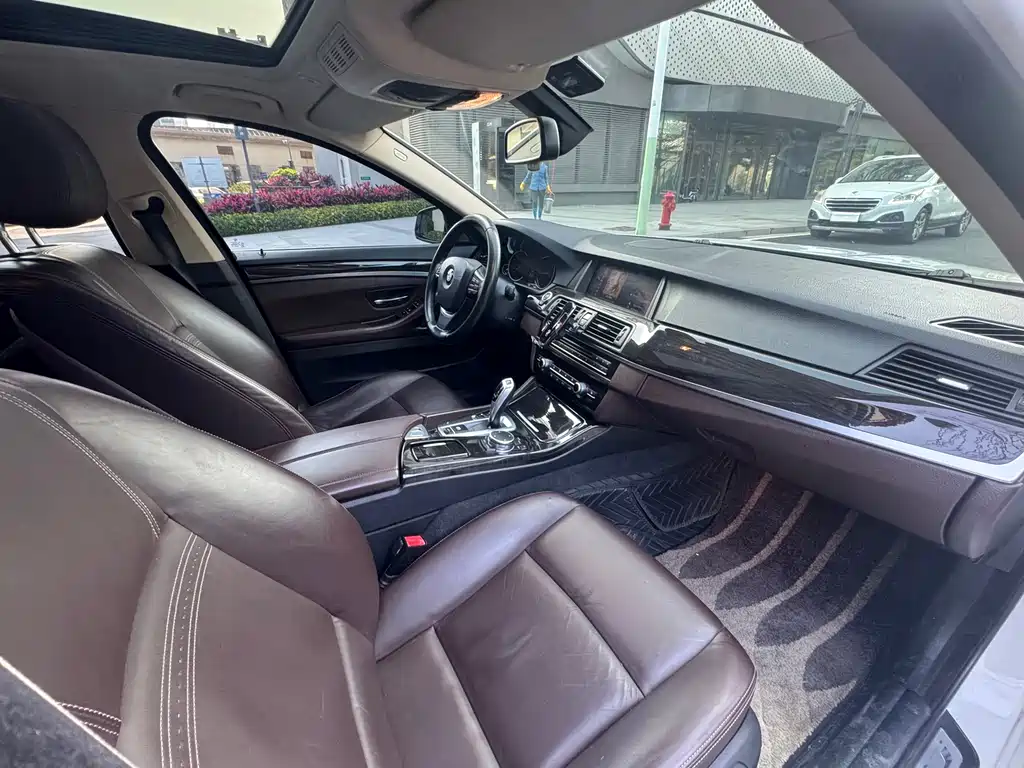BMW 5 Series 2015 — фото 29