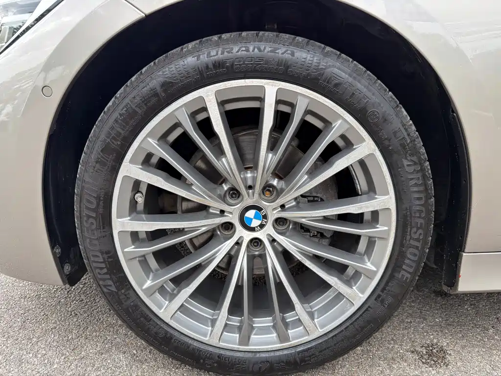 BMW 3 Series 2019 — фото 13