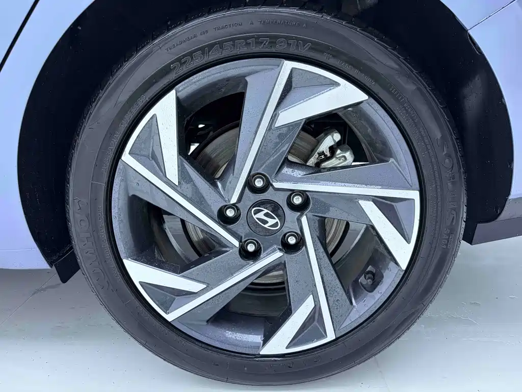 Hyundai Elantra 2023 — фото 15