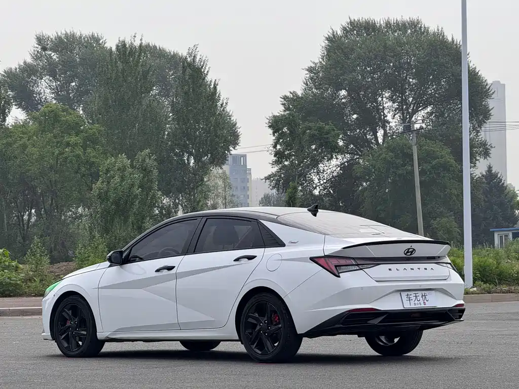Hyundai Elantra 2022