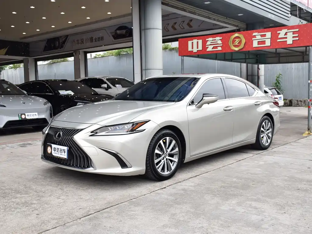 Lexus ES 2019