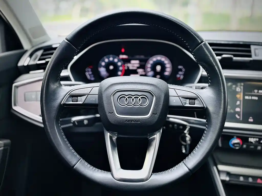 Audi Q3 2020 — фото 10