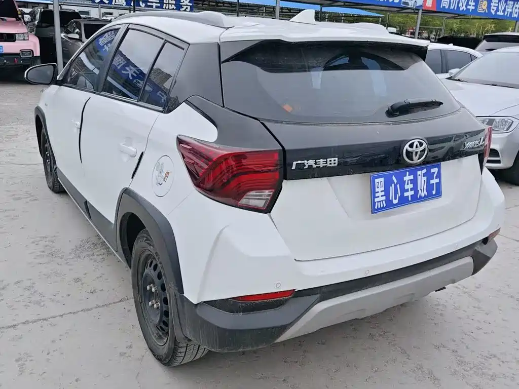 Toyota Yaris L 2020 — фото 9