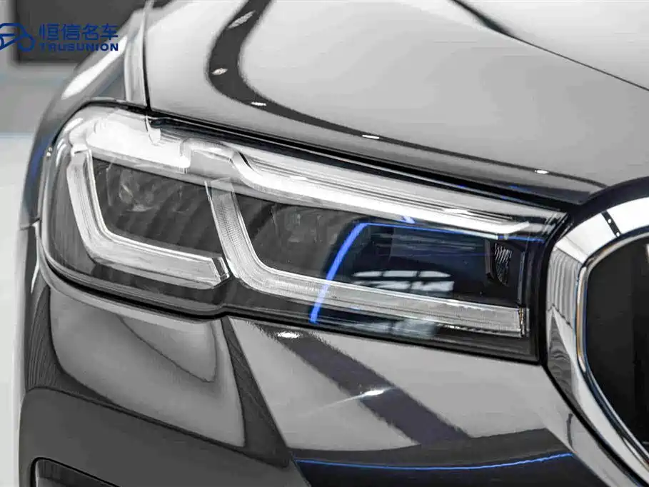 BMW 5 Series 2023 — фото 10