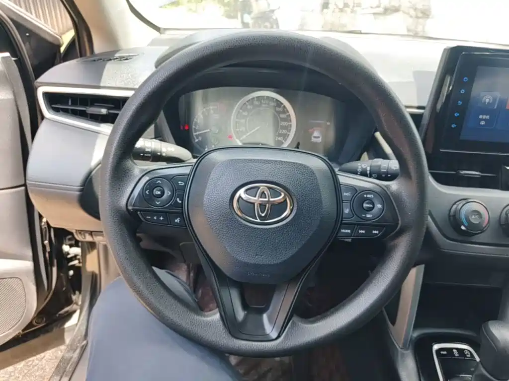 Toyota Corolla Cross 2023 — фото 11
