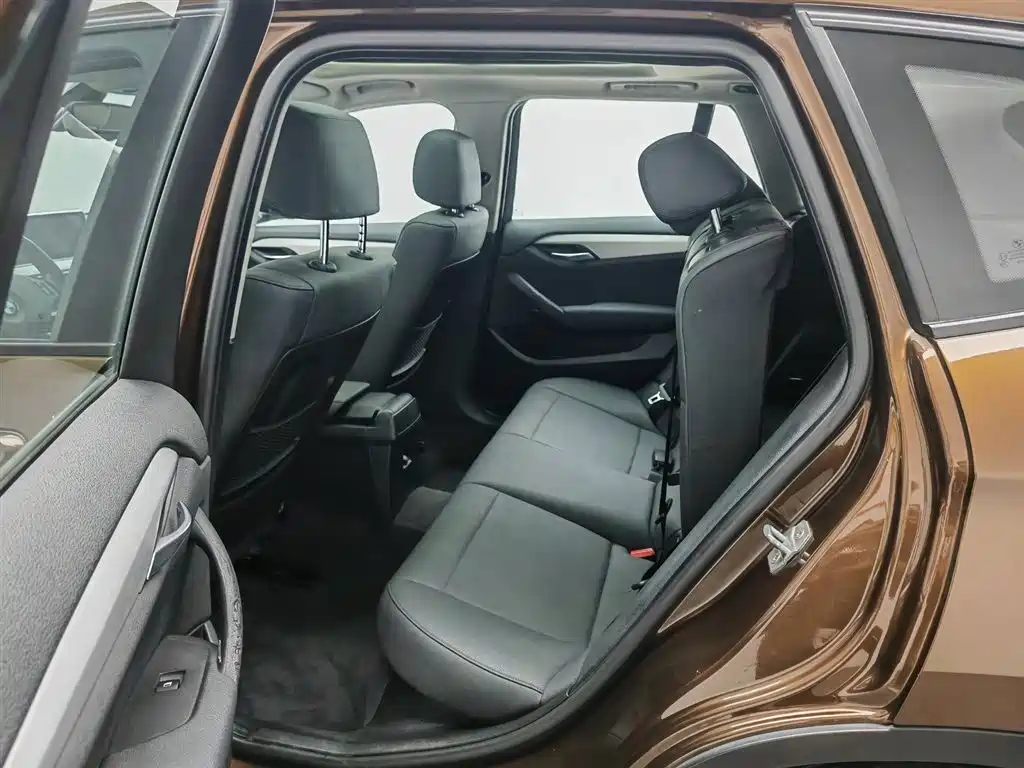 BMW X1 2014 — фото 15