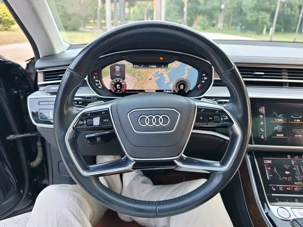 Audi A8 2019 — фото 24