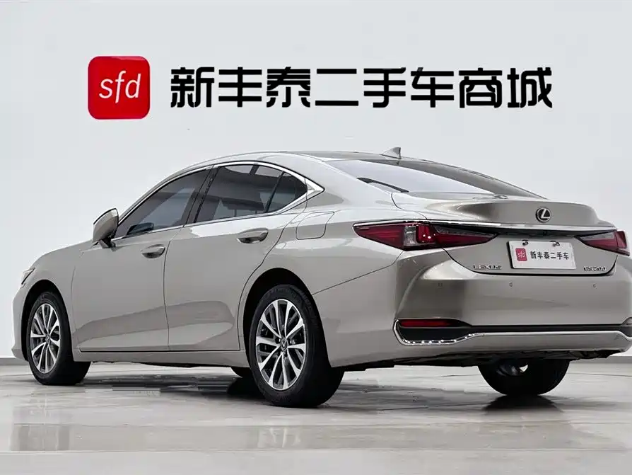 Lexus ES 2023